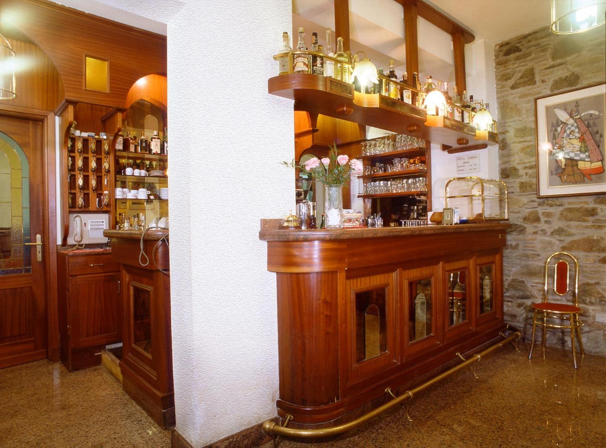 Hotel Florian Nus Buitenkant foto