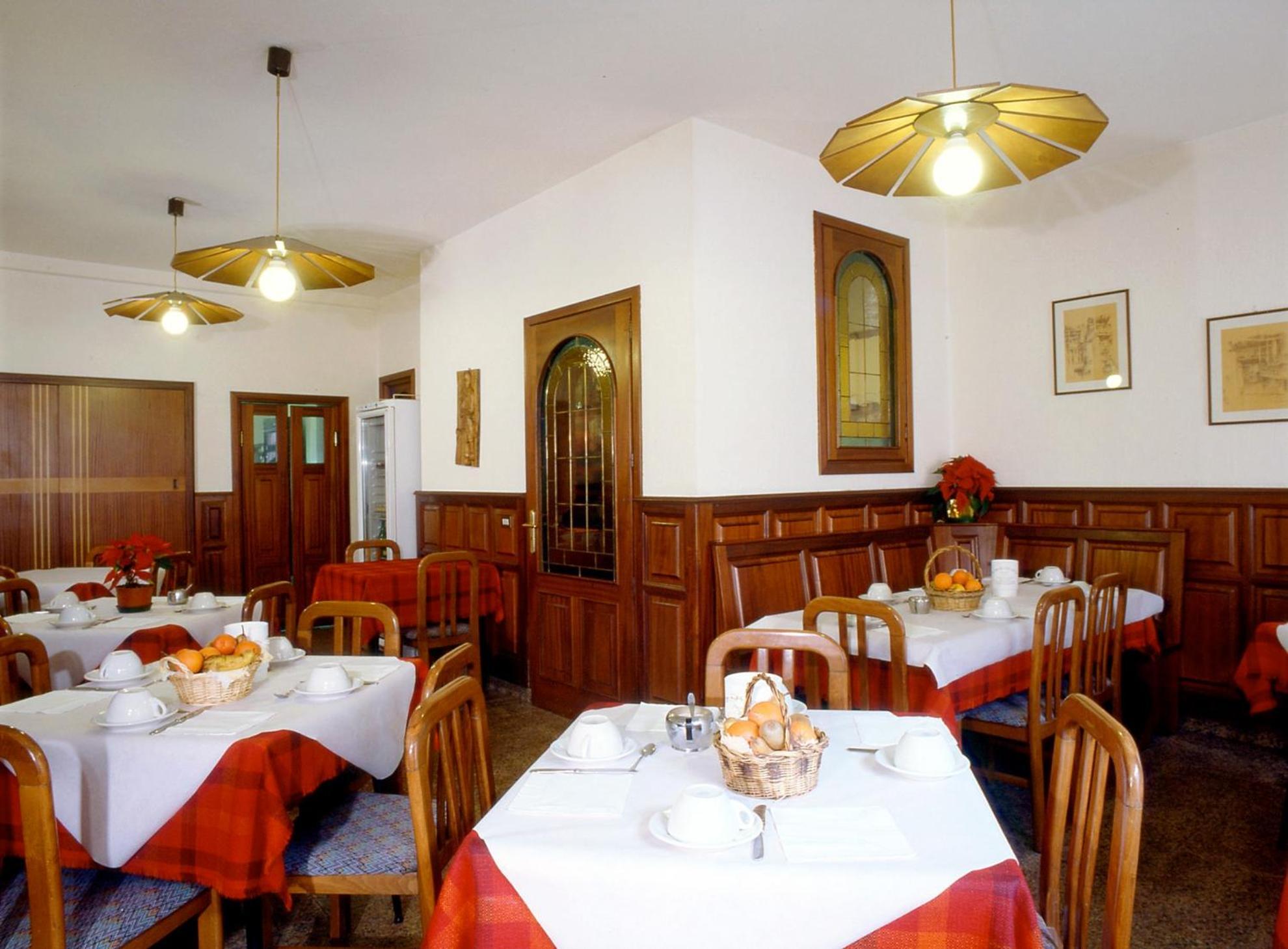 Hotel Florian Nus Buitenkant foto